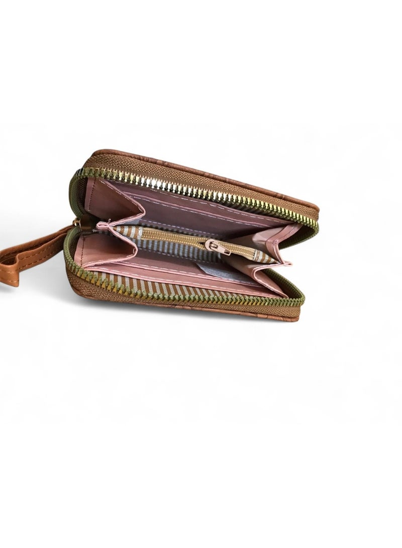 بوك حريمي صغير بسوستة واحدة وجيوب داخلية – محفظة نسائية منقوشة بتصميم شيك وأنيق للاستخدام اليومي - Image 2