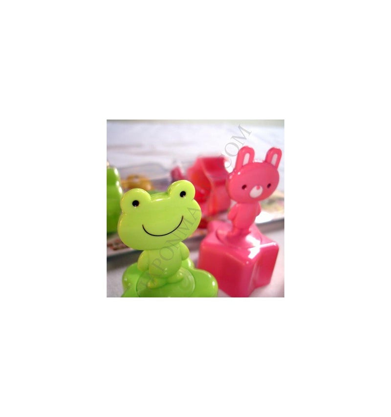 Japonmania Torune Tor-P-2817 Flower  Round  Star Shaped Bread Cutter Set With Animal Press - Image 4