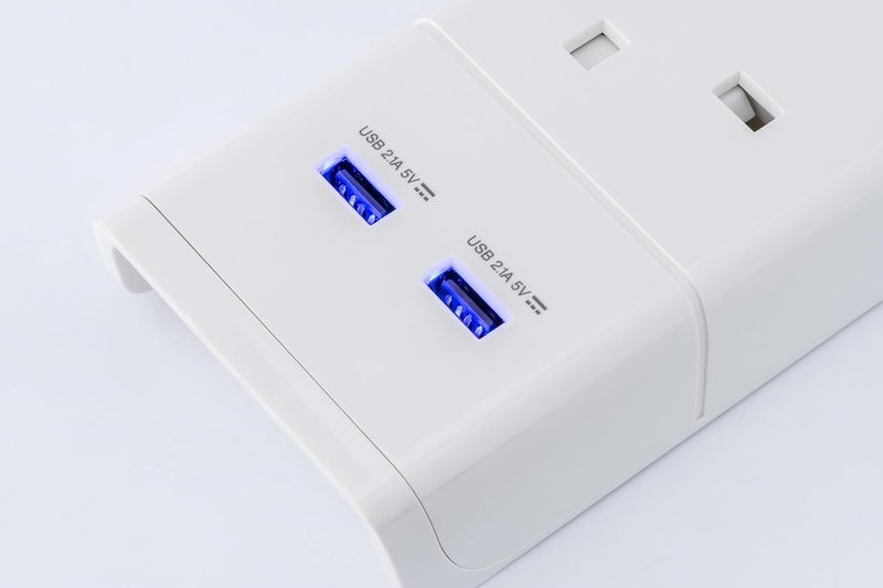 الفنار سلك تمديد 4 مقابس مع 2.1 أمبير 2 منفذ USB، طول 3 أمتار - Image 1