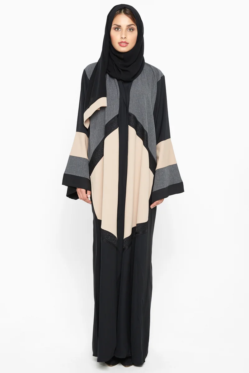 النخبة A casual cross cut tri-colored abaya in black ; cream and grey -AJ579A