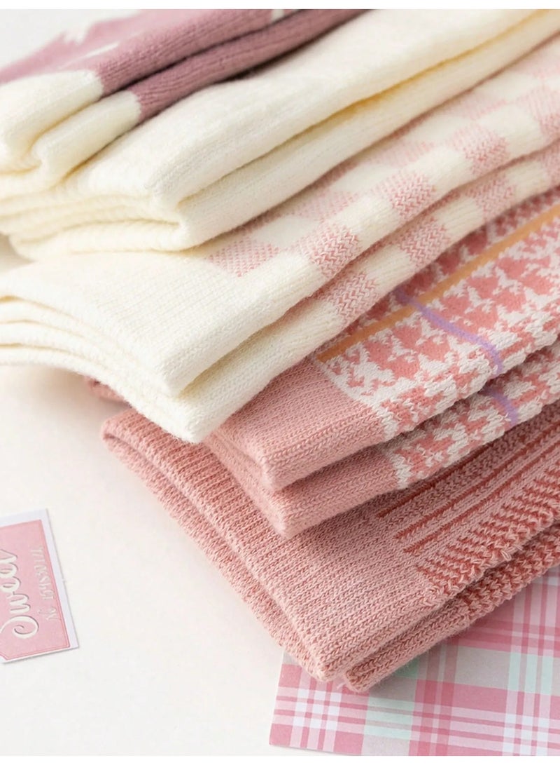 جوارب شتويه نسائيه مجموعه من 5 ازواج بتصاميم متنوعه مصنوعه  من قماش ناعم و سميك  يحتفظ بالحرارة ليبقي القدمين دافئتين في الطقس البارد المقاس (36-39) - Image 2