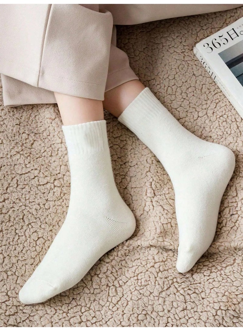 جوارب شتويه نسائيه مجموعه من 5 ازواج بتصاميم متنوعه مصنوعه  من قماش ناعم و سميك  يحتفظ بالحرارة ليبقي القدمين دافئتين في الطقس البارد المقاس (36-39) - Image 5