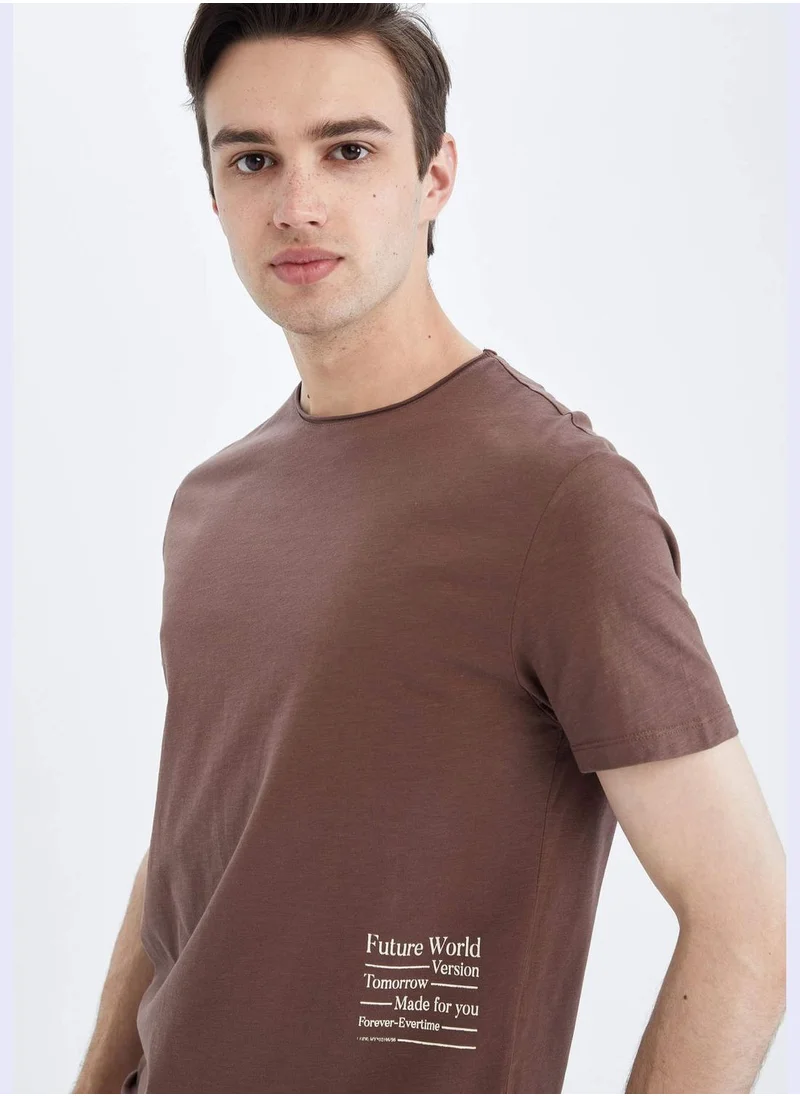 ديفاكتو Regular Fit Short Sleeve Minimal Slogan Print T-Shirt