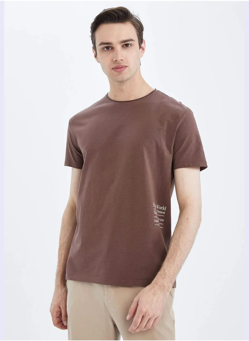 ديفاكتو Regular Fit Short Sleeve Minimal Slogan Print T-Shirt