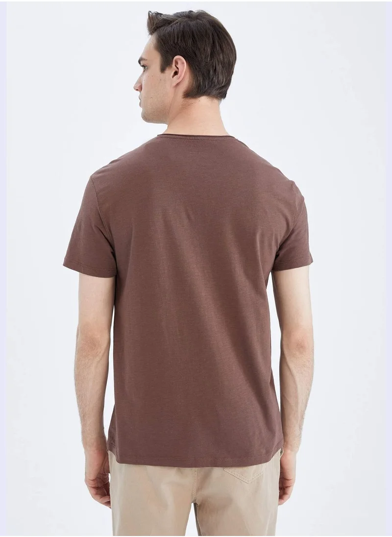 ديفاكتو Regular Fit Short Sleeve Minimal Slogan Print T-Shirt