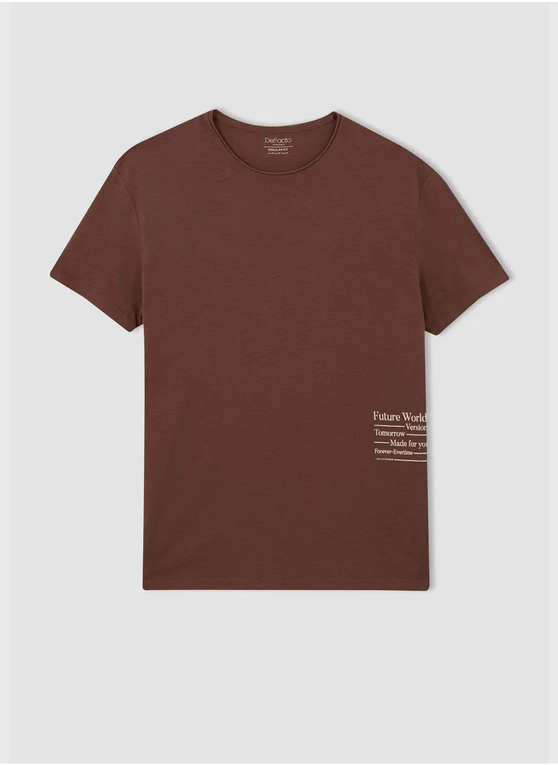 ديفاكتو Regular Fit Short Sleeve Minimal Slogan Print T-Shirt