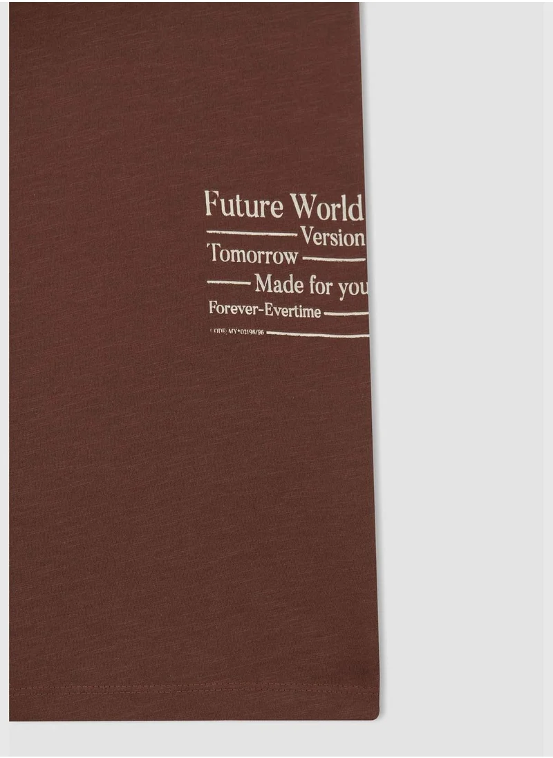 ديفاكتو Regular Fit Short Sleeve Minimal Slogan Print T-Shirt