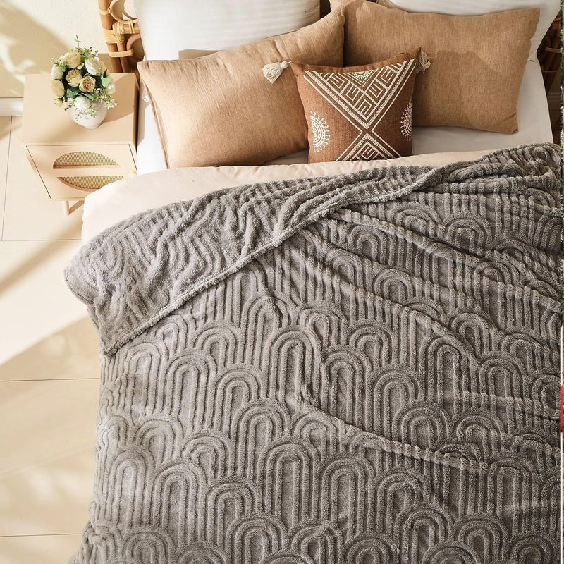 Wajade Fleece Throw Blanket, Fluffy Faux Fur Blanket for Bed Sofa Couch, Soft Warm Thick Blanket,Light Grey 127x178 - Image 4