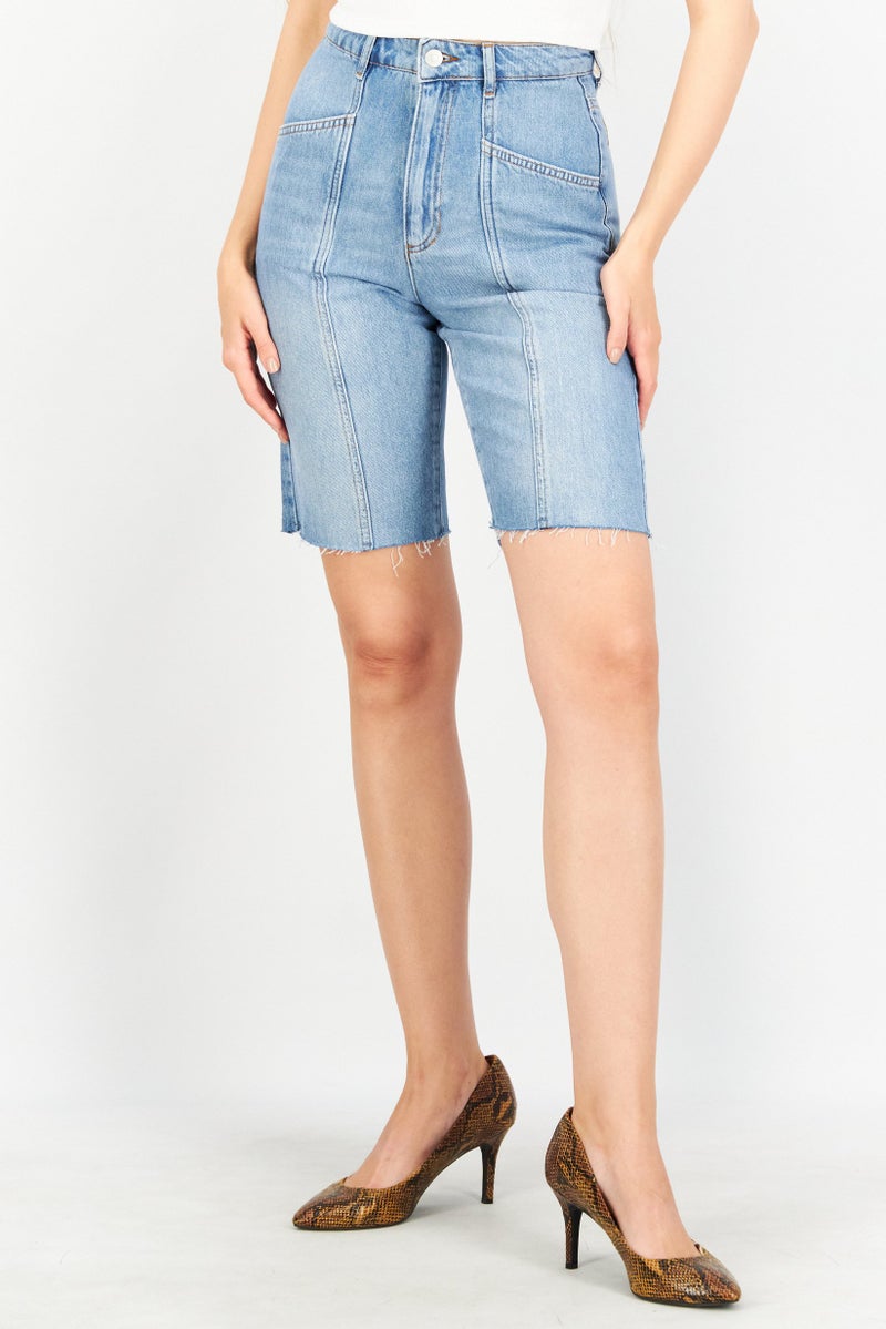 NA-KD شورتات جينز أساسية للنساء، مغسولة، زرقاء - Image 1