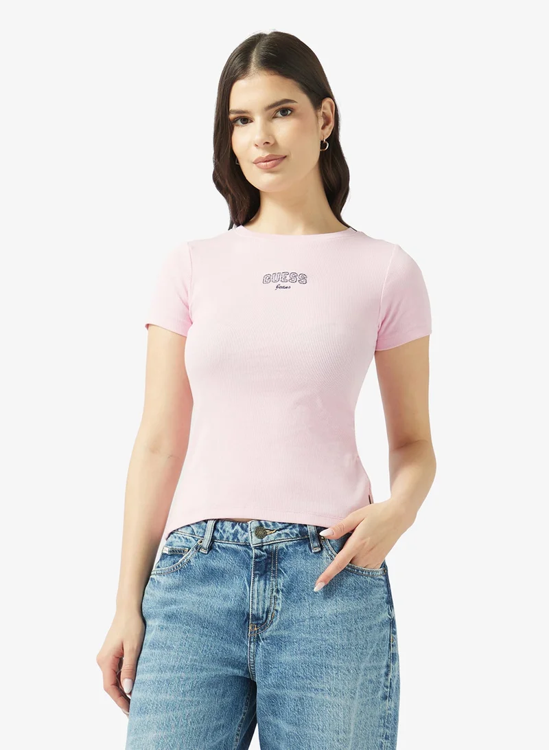 جيس جينز تيشيرت ضيق بأكمام قصيرة وياقة دائرية مطرز