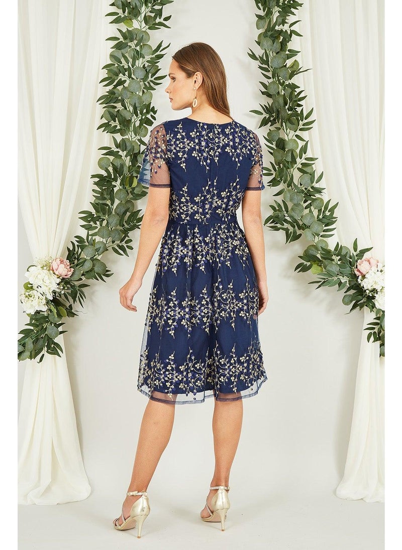 يامي فستان مطرز بالزهور - Image 1