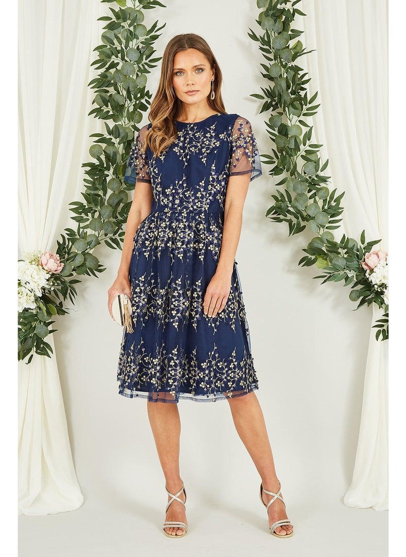 يامي فستان مطرز بالزهور - Image 3