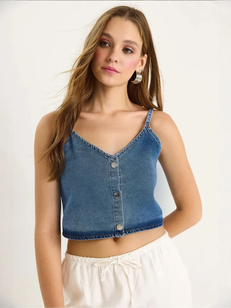 Bianco Lucci LUCCI Fitted Cotton V-Neck Crop Blouse with Buttons