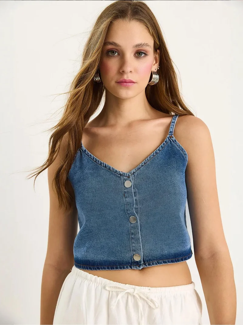 Bianco Lucci LUCCI Fitted Cotton V-Neck Crop Blouse with Buttons