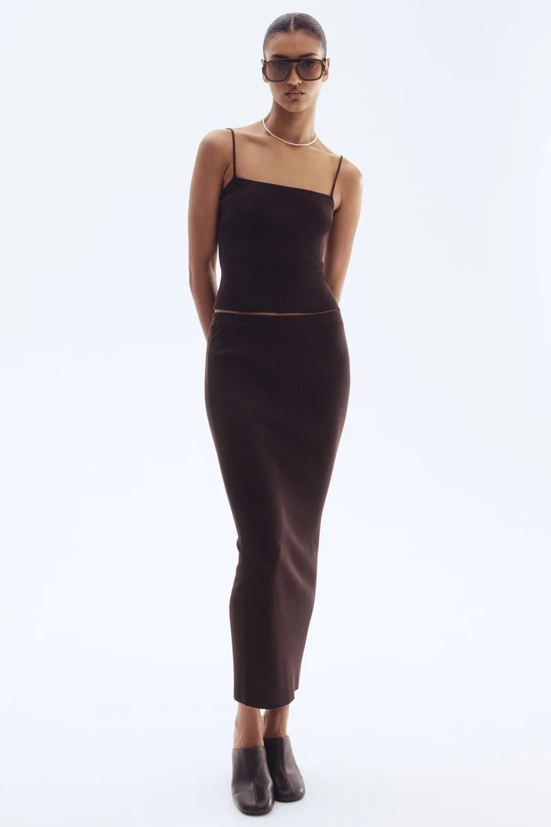 اتش اند ام بلوزة بشرائط كتف من نسيج مرن