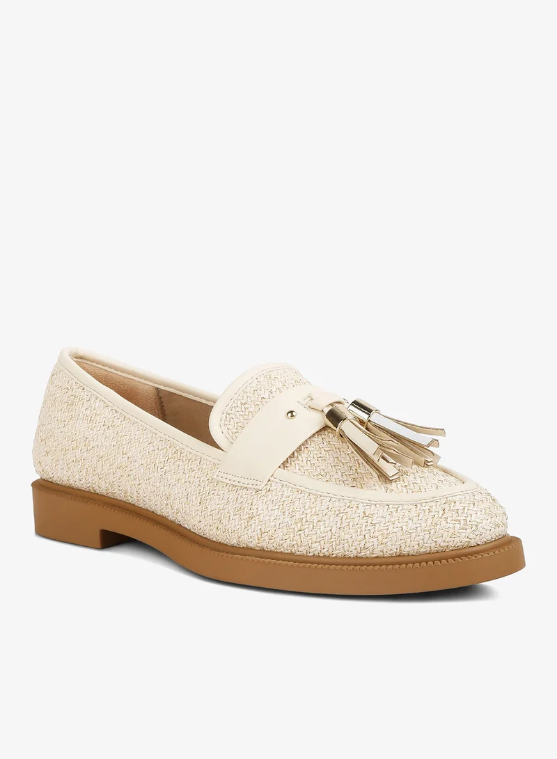 لندن راج حذاء لوفر مسطح مزين بشراشيب باللون الكريمي