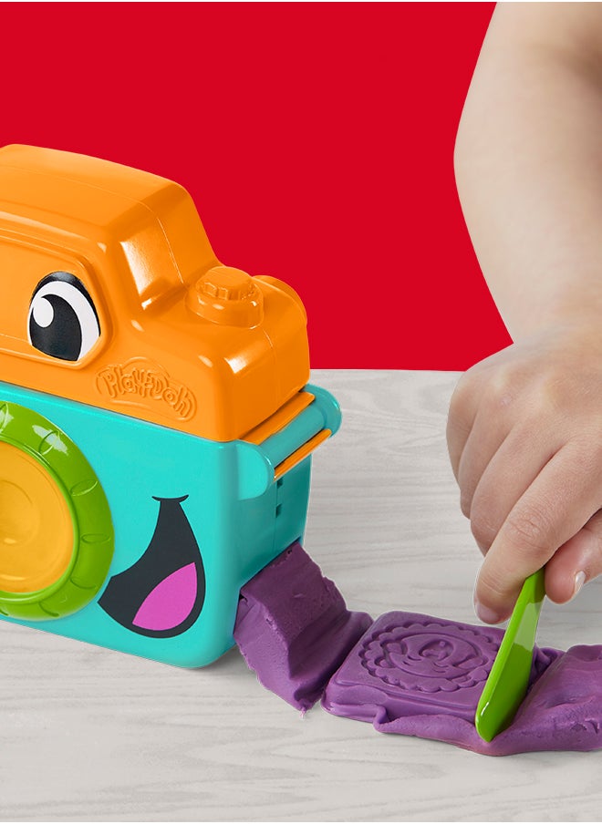 Play-Doh Photo Fun Starter Set, Kids Camera Toy For Pretend Play, Arts & Crafts For Girls & Boys 2+ With 7 Accessories & Playmat  - Image 4