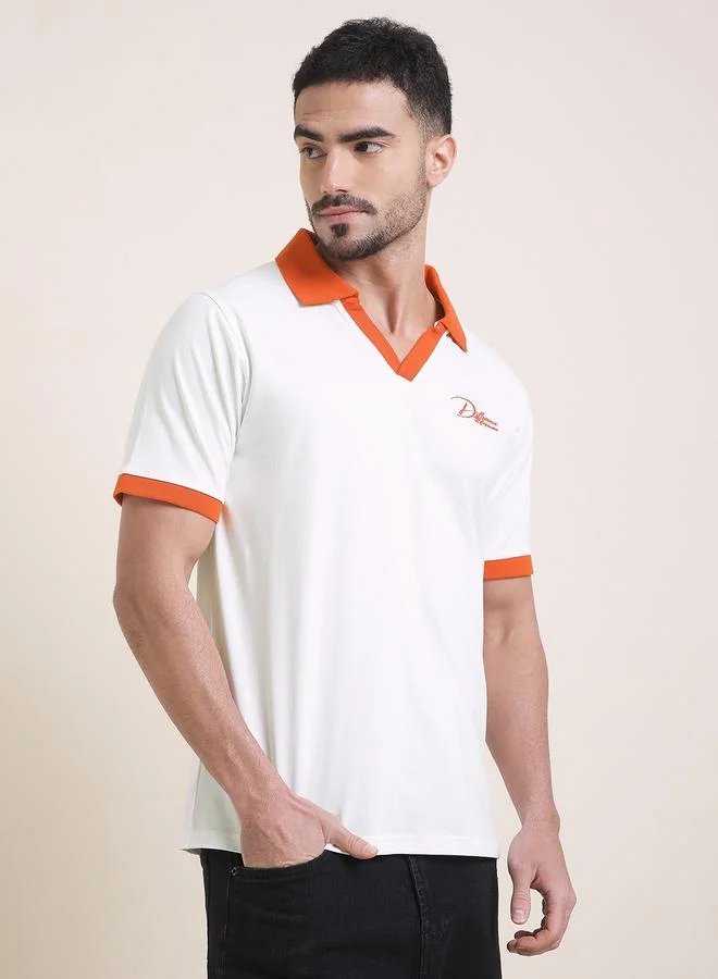 ديفيرينس أوف أوبينيون تيشيرت بولو مطرز بياقة مفتوحة وقصة مريحة للرجال