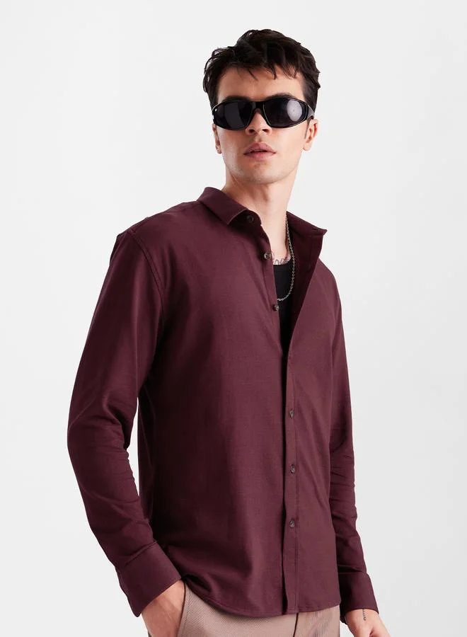 ذا سوليد ستور قميص بياقة ضيقة بنقشة بارزة