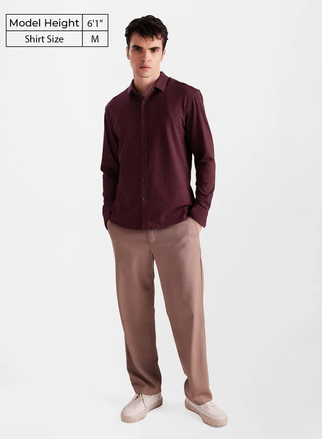 ذا سوليد ستور قميص بياقة ضيقة بنقشة بارزة