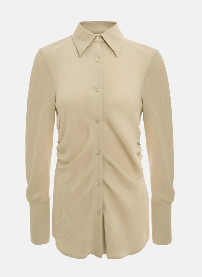 ليتشي قميص ضيق