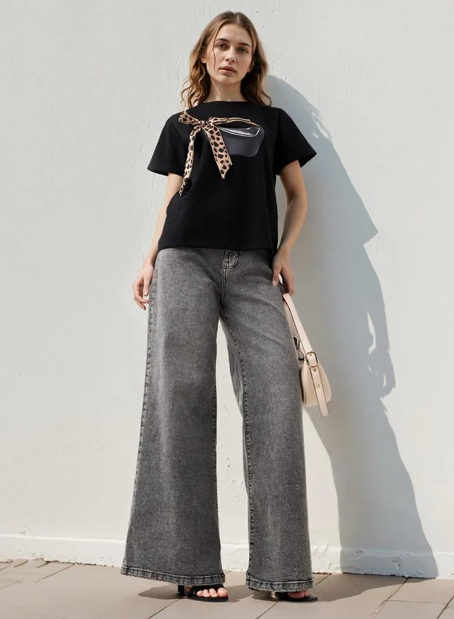 تواكستريمز تيشيرت بياقة دائرية وزخرفة قوس