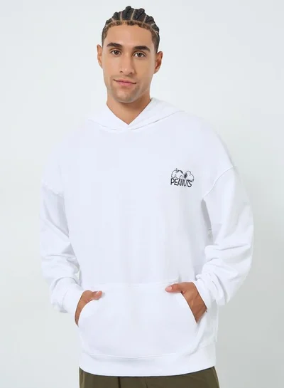 Styli Men White Snoopy Graphic Print Oversized Hoodie