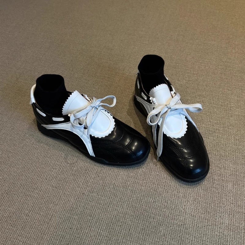 حذاء رياضي نسائي رجعي برباط بنعل سميك - Image 2