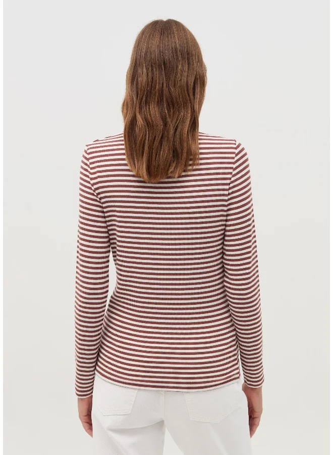او في اس Striped T-shirt with mock neck