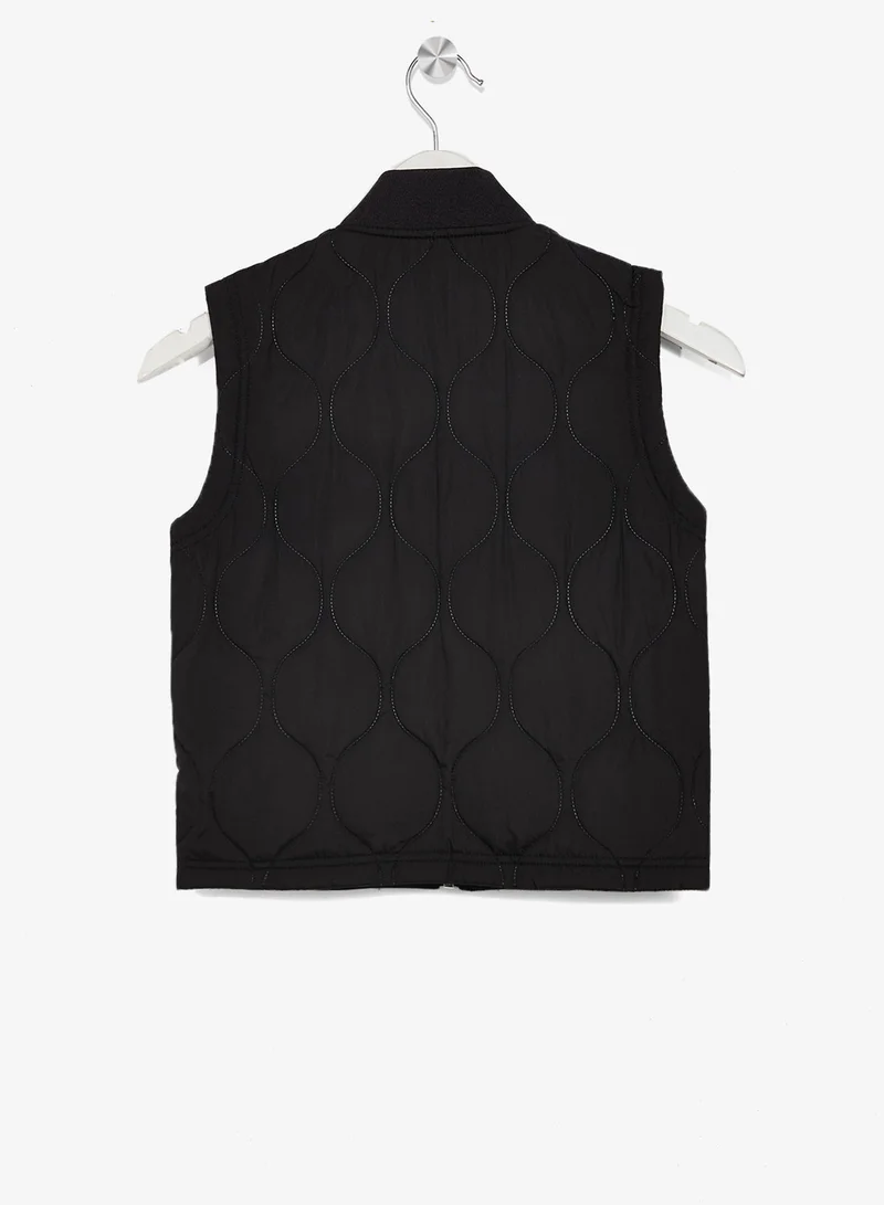 كالفن كلاين جينز سترة منتفخة بدون أكمام بشعار الشباب