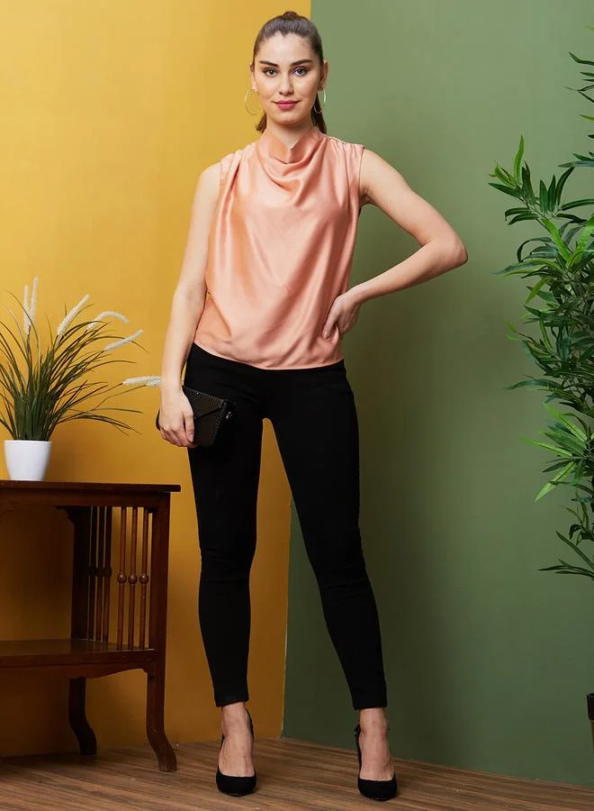 جلو باص بلوزة جلوبس سادة بياقة ملتفة بدون أكمام