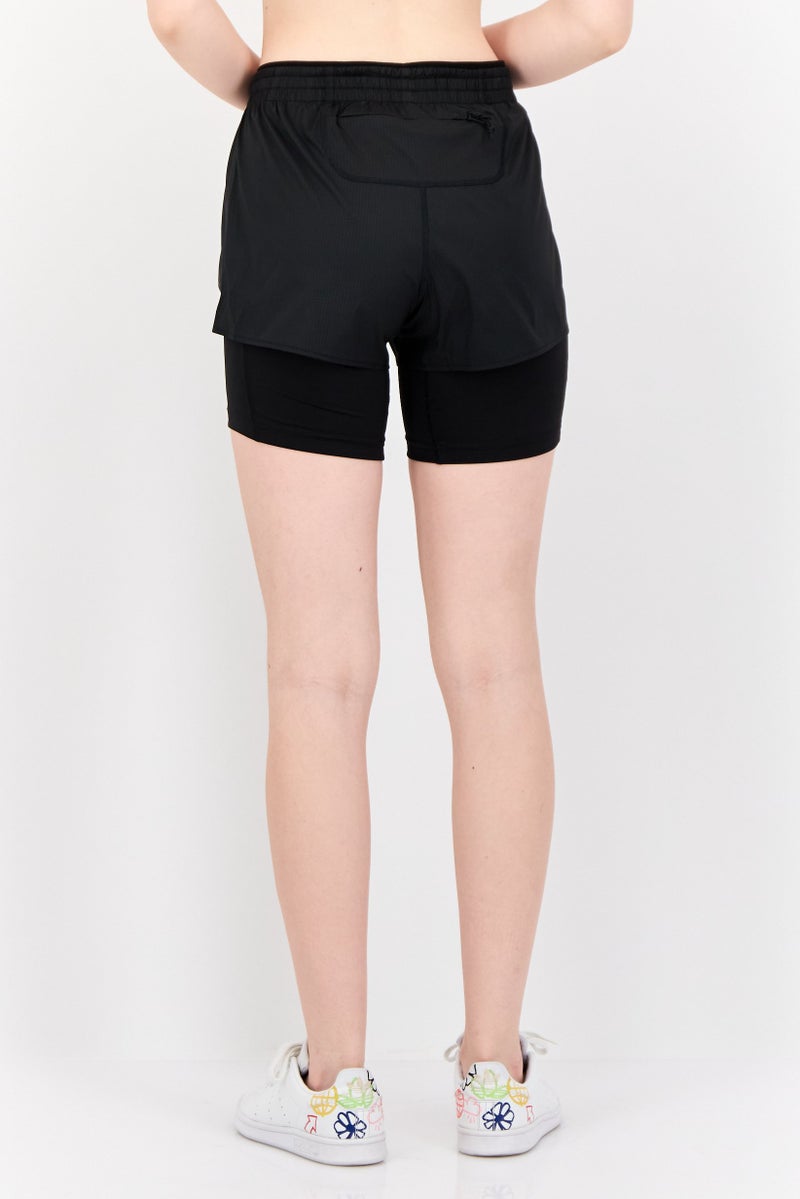 Adidas شورتات جري ضيقة للنساء بشعار العلامة التجارية، أسود - Image 4