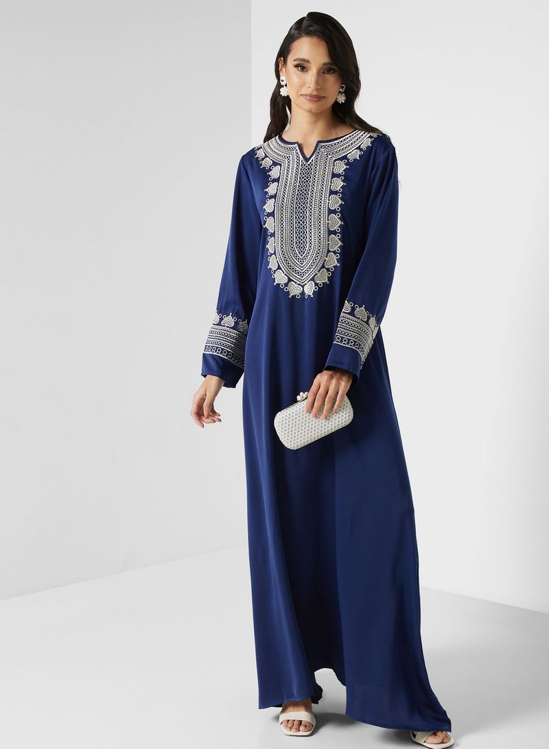 خزانة فستان مطرز - Image 4