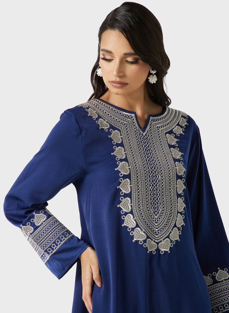 خزانة فستان مطرز - Image 3