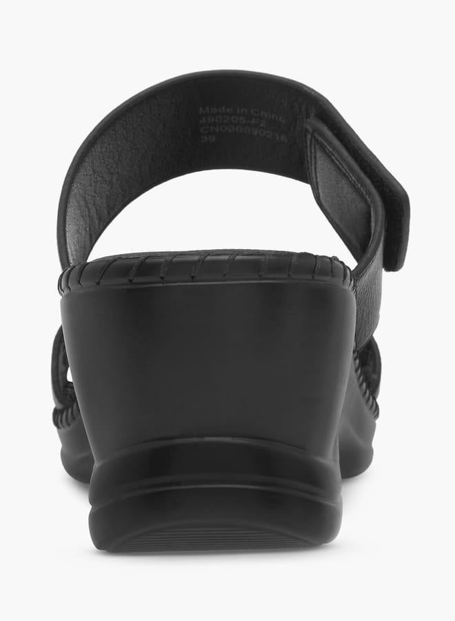 لو كونفورت صنادل نسائية سهلة الارتداء بكعب ويدج بنقوش بارزة - Image 5