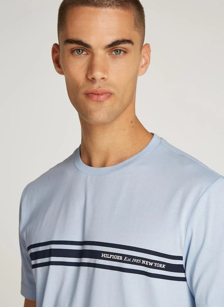 تومي هيلفيغر Central Chest Striped Crew Neck T-Shirt