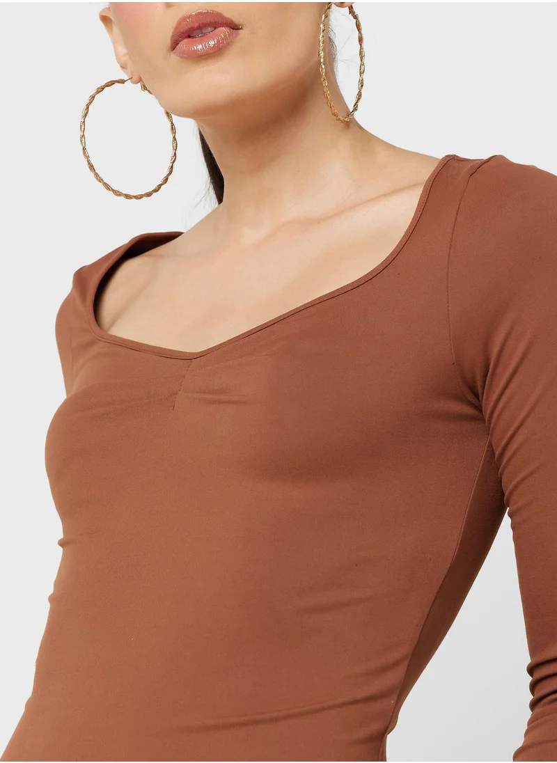 جينجر Sweetheart Neckline Fitted Top