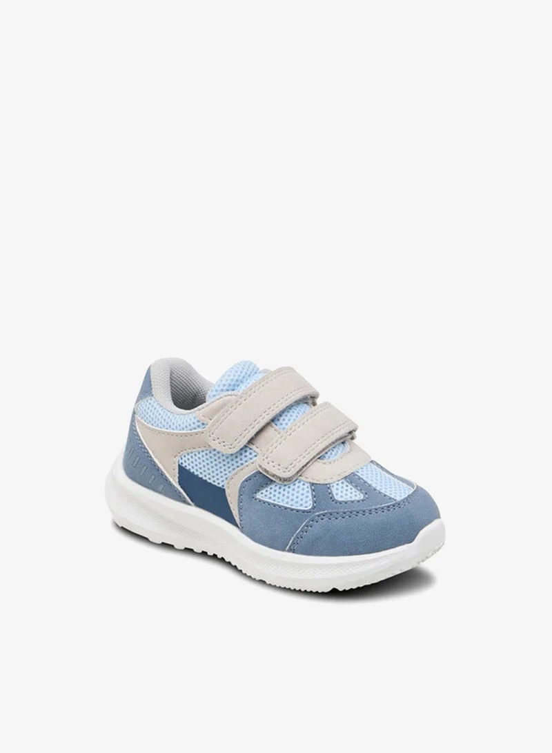 بيرفيت سنيكرز أولاد بنعل خارجي بنمط لوحات وإغلاق بشريط لاصق