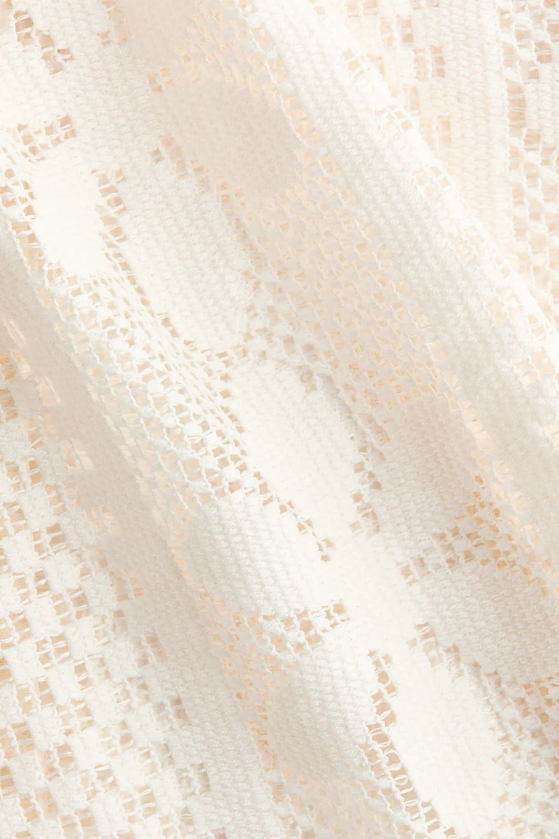 اتش اند ام بلوزة بتصميم كروشيه