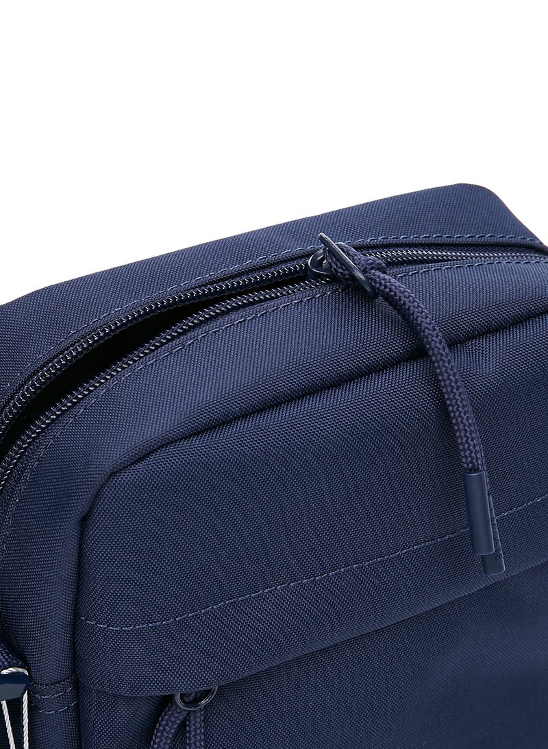 لاكوست حقيبة رسول نيوكروك الأساسية - Image 3