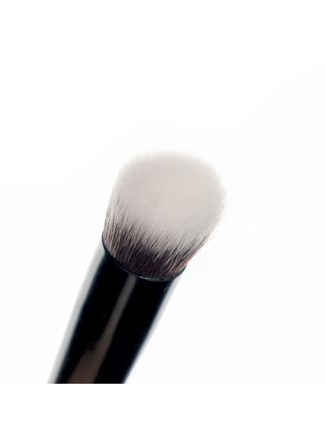 brushworks No. 8 Precise Angled Concealer Buffing Brush - Image 3