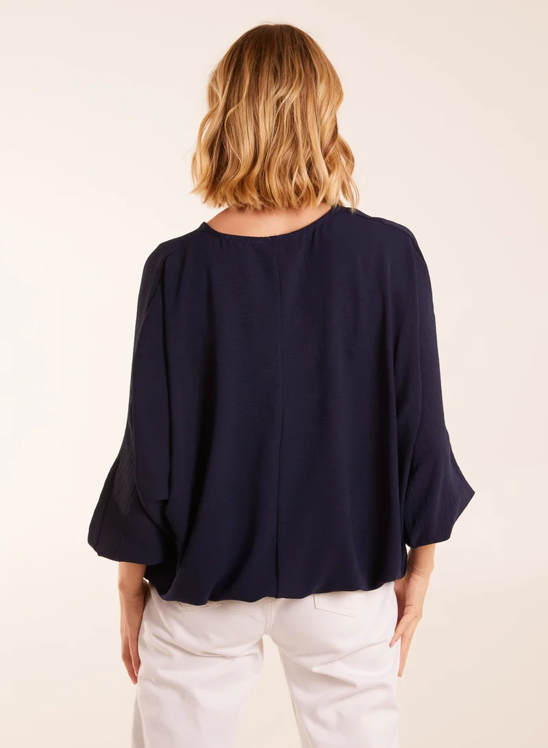 بلو فانيلا بلوزة بأكمام منفوشة وياقة على شكل حرف