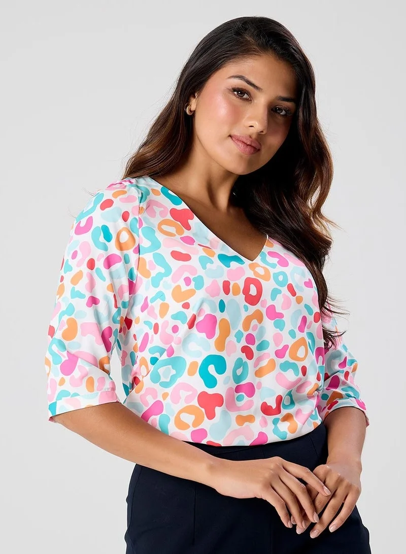 زجزاج بلوزة نصف كم بياقة على شكل