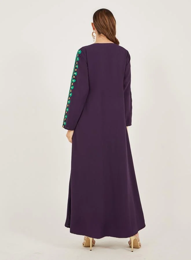 ستايلي جلابية A-Line مطرزة بتفاصيل ربط من Styli