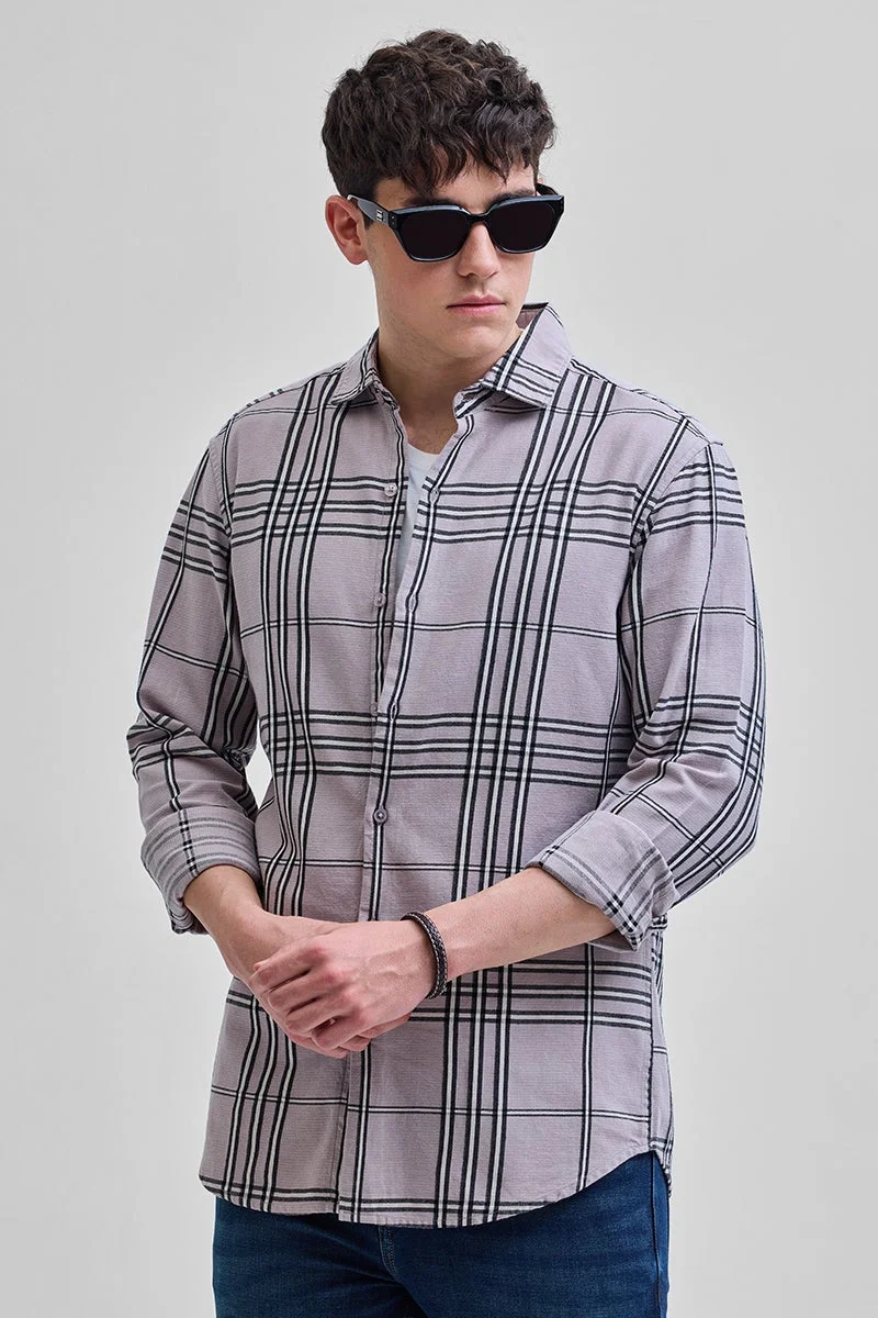 سنيتش قميص بقصة ضيقة بنقوش مربعات لون بنفسجي