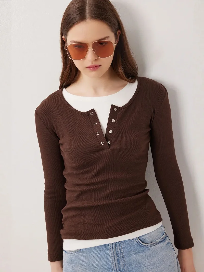 السعادة في إسطنبول ISTANBUL Slim Fit Ribbed Button-Up Long Sleeve Blouse