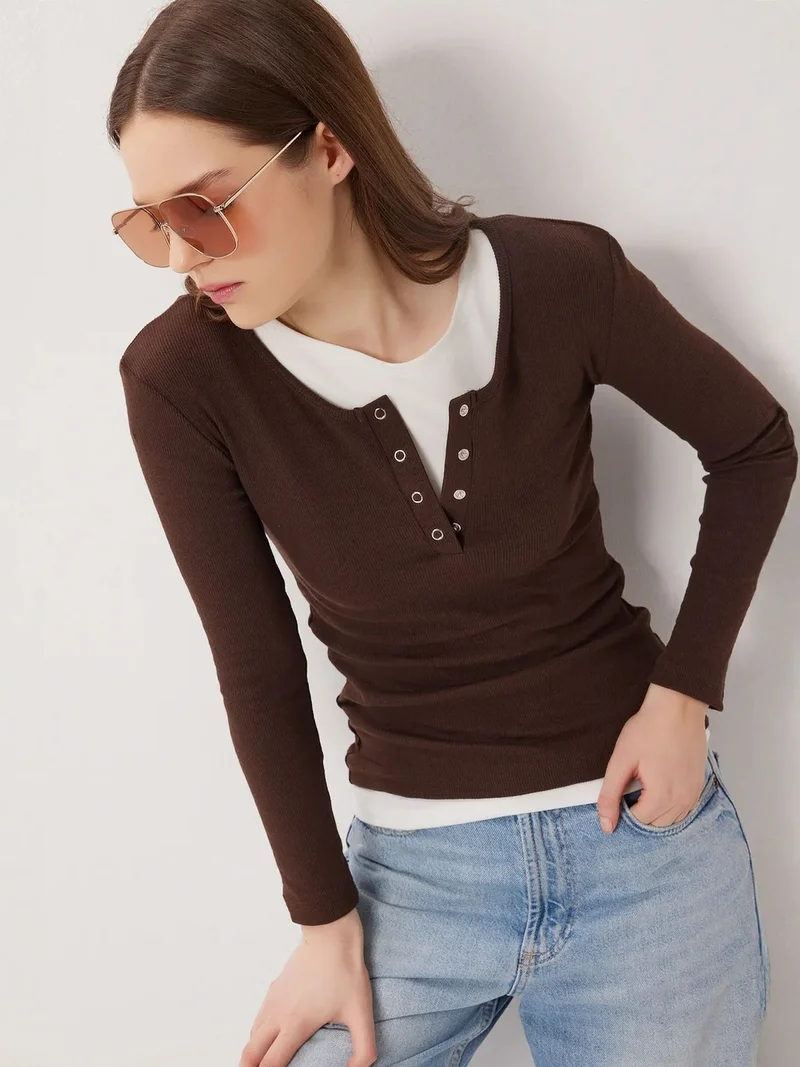 السعادة في إسطنبول ISTANBUL Slim Fit Ribbed Button-Up Long Sleeve Blouse