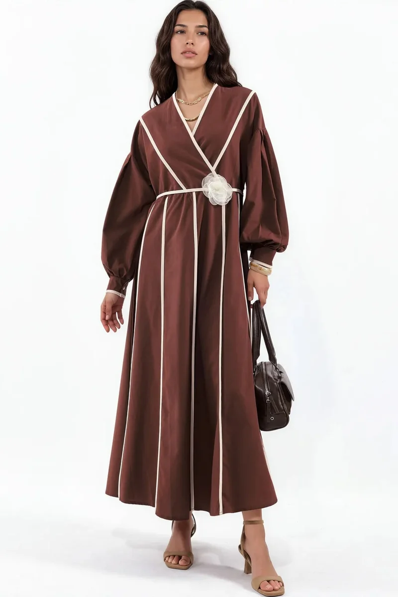 جينيفر Belted Striped Maxi Dress