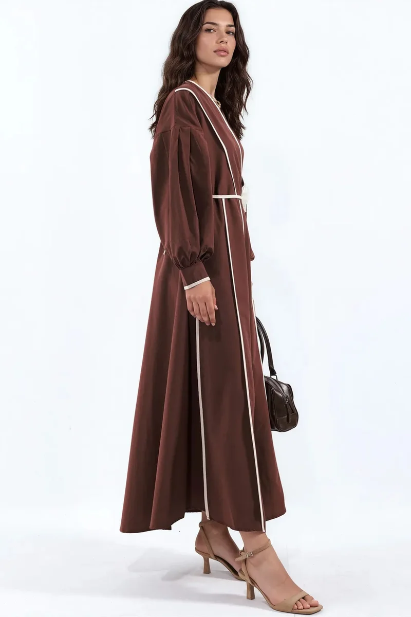 جينيفر Belted Striped Maxi Dress