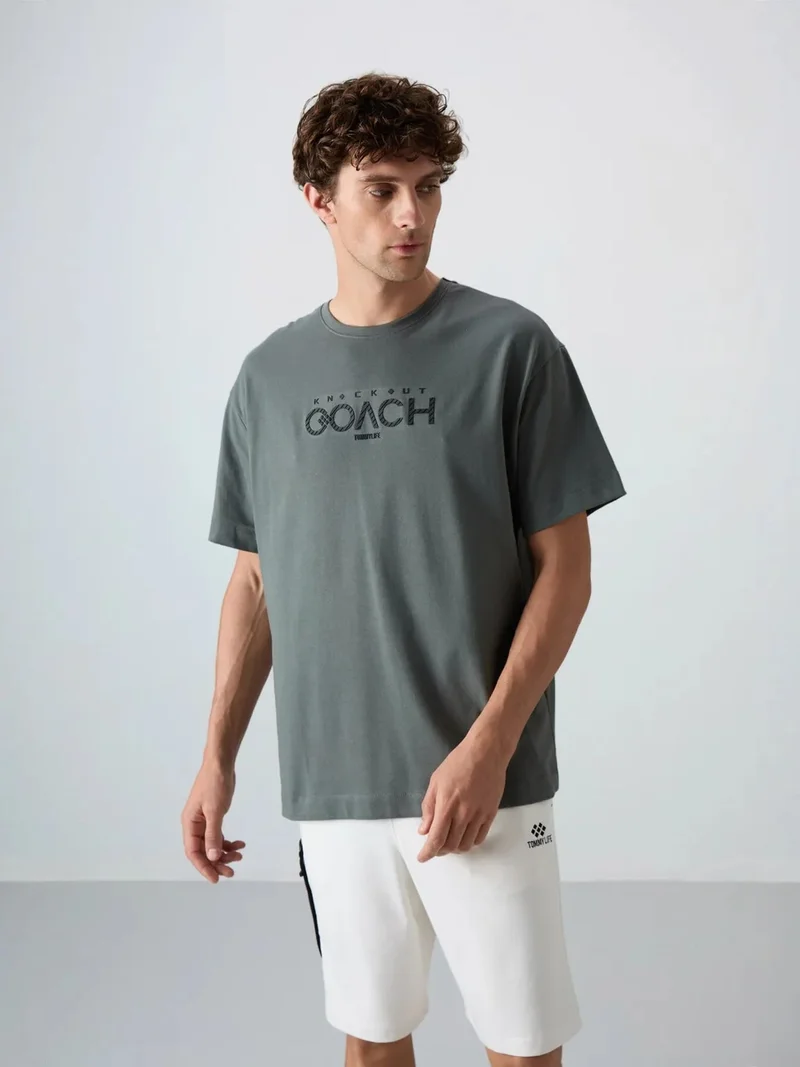 تومي لايف TOMMY Oversized Logo Patch Crew Neck T-Shirt